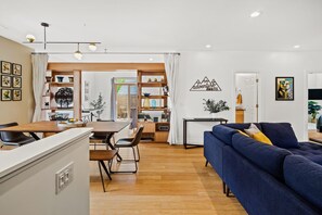 House, 3 Bedrooms | Living room