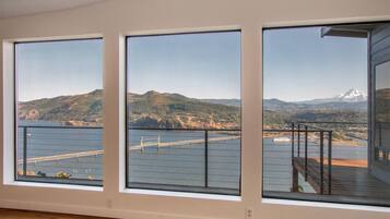 House, 2 Bedrooms | Balcony