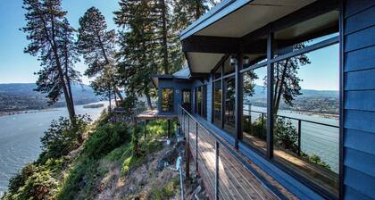 Eye On The Gorge 2 Bedroom Home by RedAwning