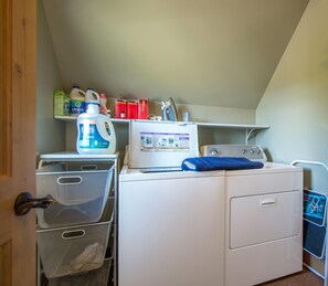 Cottage, 1 Bedroom | Private kitchen | Fridge, oven, coffee/tea maker, toaster - Venture Garden House 1 Bedroom Cottage by RedAwning (Cascade Locks)