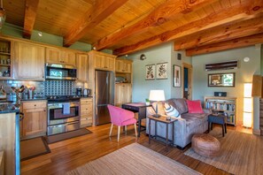 Cottage, 1 Bedroom | Private kitchen | Fridge, oven, coffee/tea maker, toaster - Venture Garden House 1 Bedroom Cottage by RedAwning (Cascade Locks)