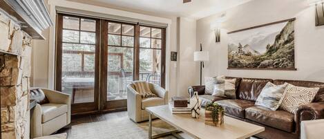 Condo, 3 Bedrooms | Living area