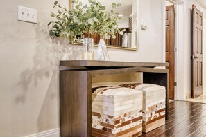 Condo, 3 Bedrooms | Interior