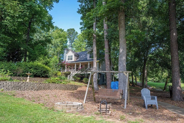 Outdoor view of the house from Lake side