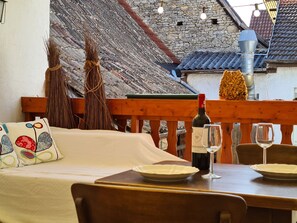 تناول الطعام بالخارج