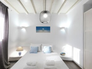 4 bedrooms, in-room safe, iron/ironing board, free WiFi