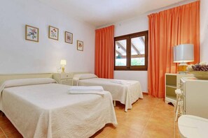 3 bedrooms, iron/ironing board, WiFi