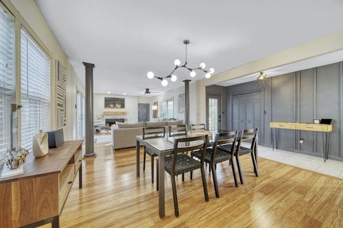 Modern Cabin in Saugatuck with NEW Hot Tub!