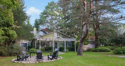 Modern Cabin in Saugatuck with NEW Hot Tub!