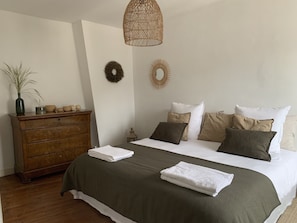 4 habitaciones, tabla de planchar con plancha y wifi gratis 
