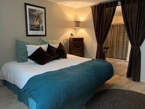 4 bedrooms, iron/ironing board, free WiFi, bed sheets