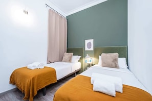 4 室のベッドルーム、アイロン / アイロン台、WiFi (無料)、ベッドシーツ