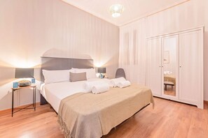 4 bedrooms, desk, iron/ironing board, free WiFi - Sweett | Rocafort 102 (Barcelona)