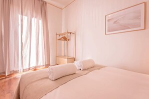 4 bedrooms, desk, iron/ironing board, free WiFi