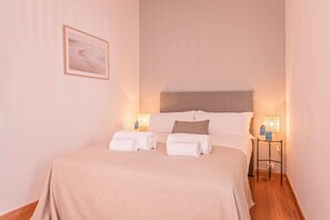 4 bedrooms, desk, iron/ironing board, free WiFi - Sweett | Rocafort 102 (Barcelona)