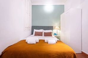 4 bedrooms, desk, iron/ironing board, free WiFi