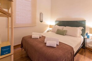 4 slaapkamers, een strijkplank/strijkijzer, gratis wifi, beddengoed