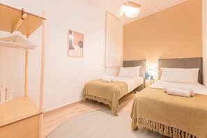 4 bedrooms, desk, iron/ironing board, free WiFi