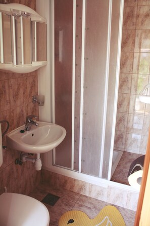 Bathroom | Free toiletries
