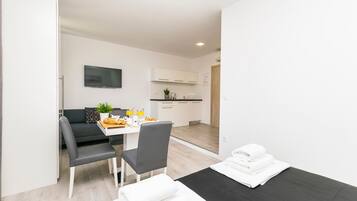 Studio (A2) | Cuisine privée | Réfrigérateur, plaque de cuisson, bouilloire électrique, grille-pain