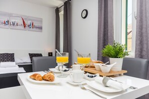 Studio (A2) | Dining