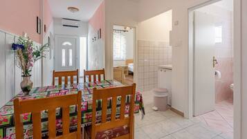 Private kitchen | Fridge, microwave, stovetop, espresso maker