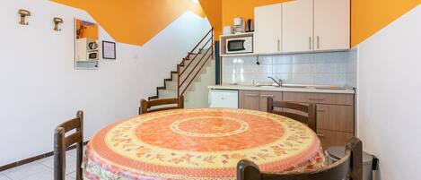 Private kitchen | Fridge, microwave, stovetop, espresso maker