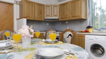 Appartement (A1) | Cuisine privée | Four, bouilloire électrique