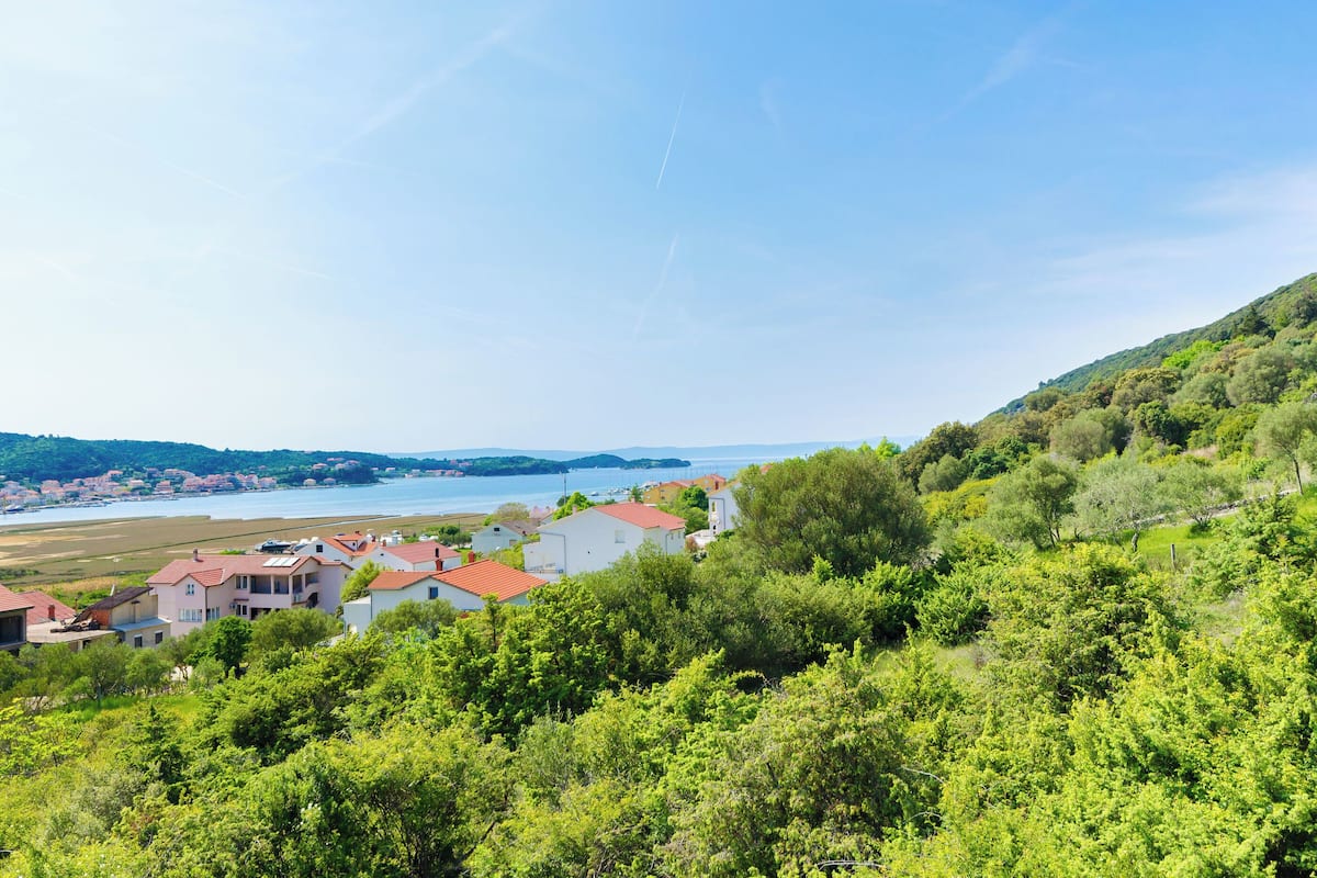 A coastal village with houses and a view of the sea.