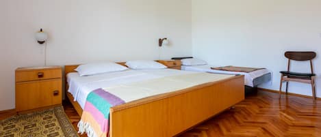 3 室のベッドルーム、WiFi (無料)