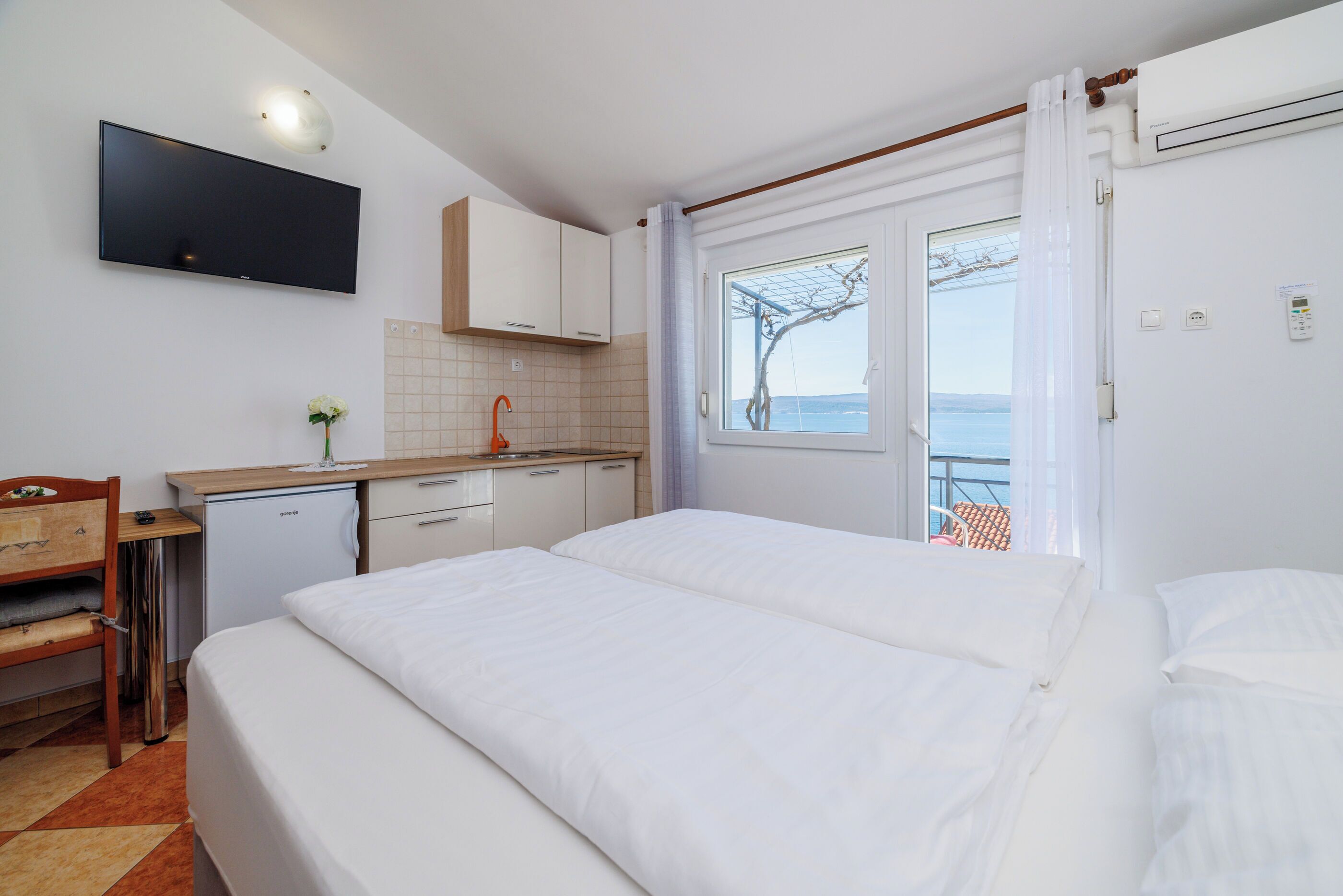 Studio (A2) | 3 bedrooms, free WiFi