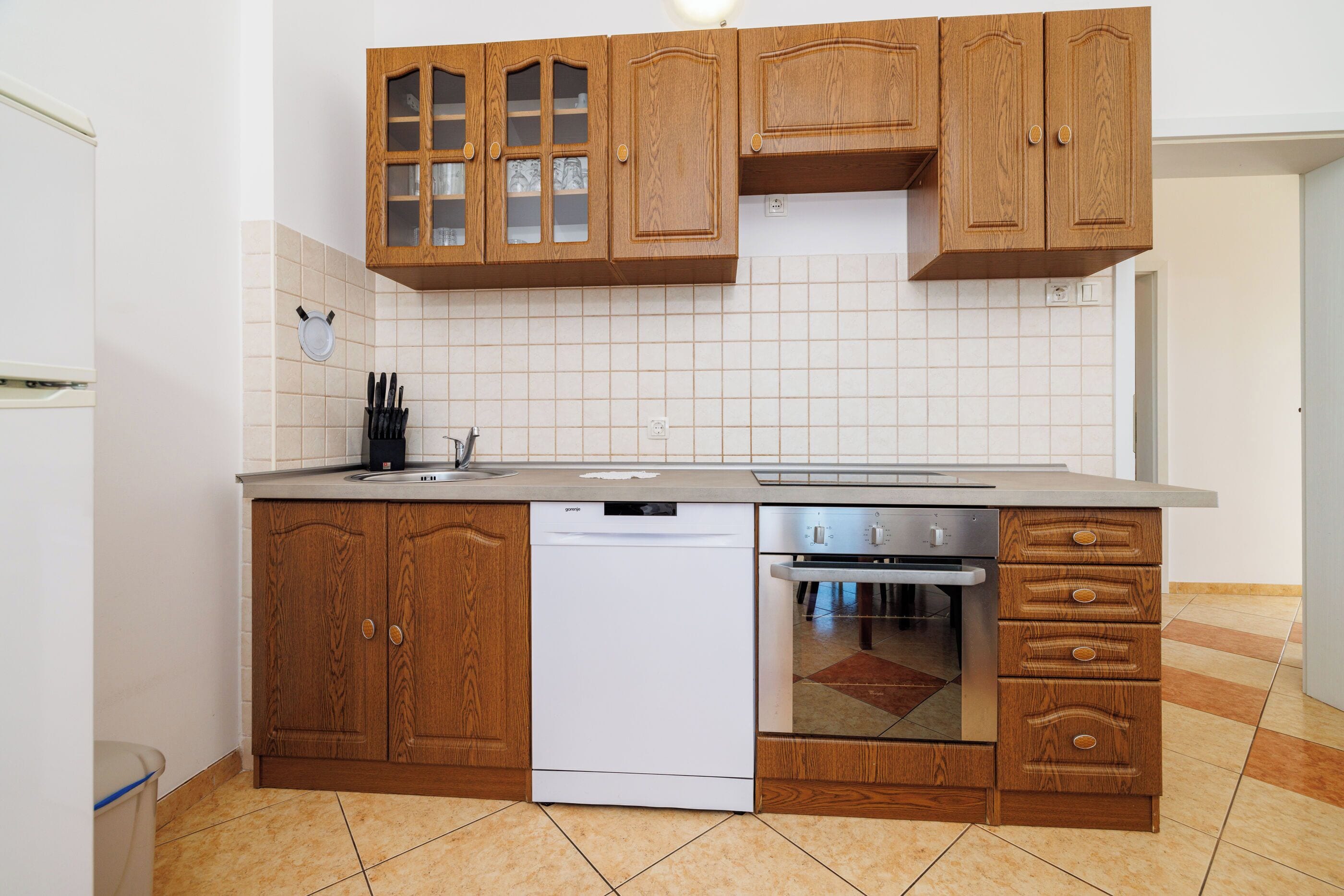 Apartment (A1) | Private kitchen | Fridge, stovetop, electric kettle, cookware/dishes/utensils