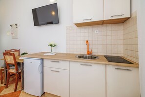 Studio (A2) | Private kitchen