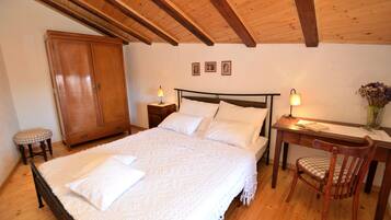 2 quartos, ferros/tábuas de passar roupa, Wi-Fi de cortesia