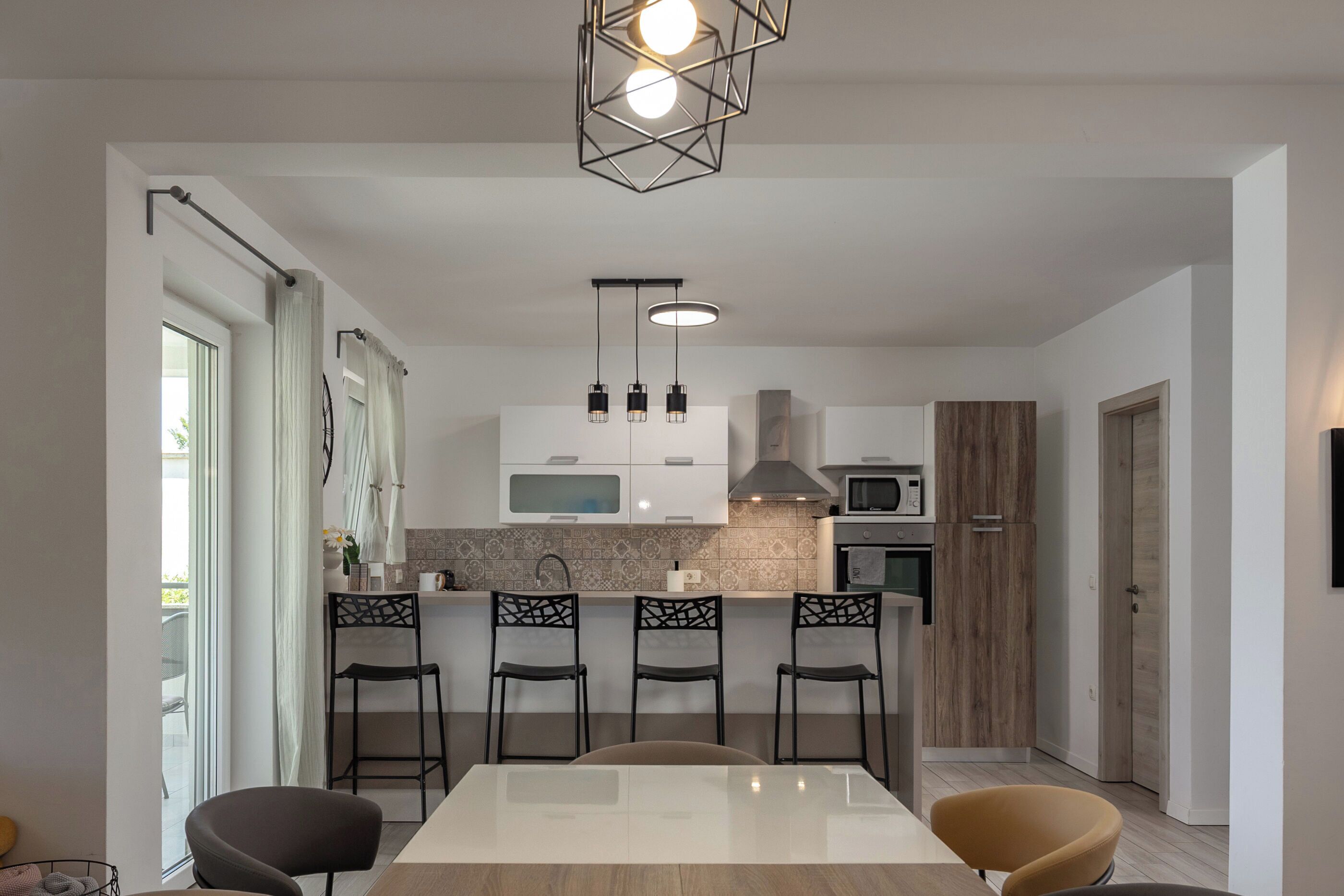 Villa | Cocina privada | Refrigerador, microondas, horno y parrilla de estufa 