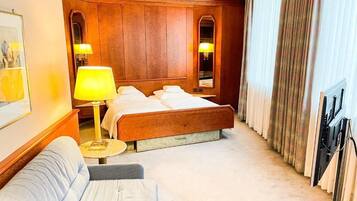 Hypo-allergenic bedding, in-room safe, desk, laptop workspace