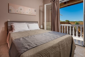 3 bedrooms, free WiFi, bed sheets - 2 Bedroom Villa Blossom with private pool, beautiful garden and BBQ area. (Zakynthos)