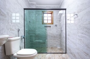 Douche, serviettes fournies