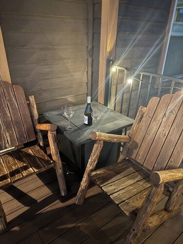 Cozy condo close to town with amazing views and trail access!