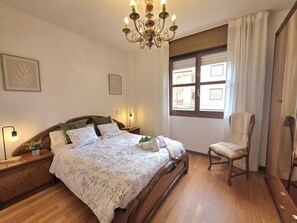 3 chambres, fer et planche à repasser, draps fournis