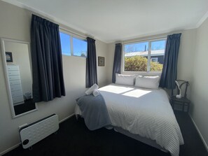 3 bedrooms, free WiFi, bed sheets