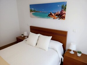 2 bedrooms, iron/ironing board, bed sheets