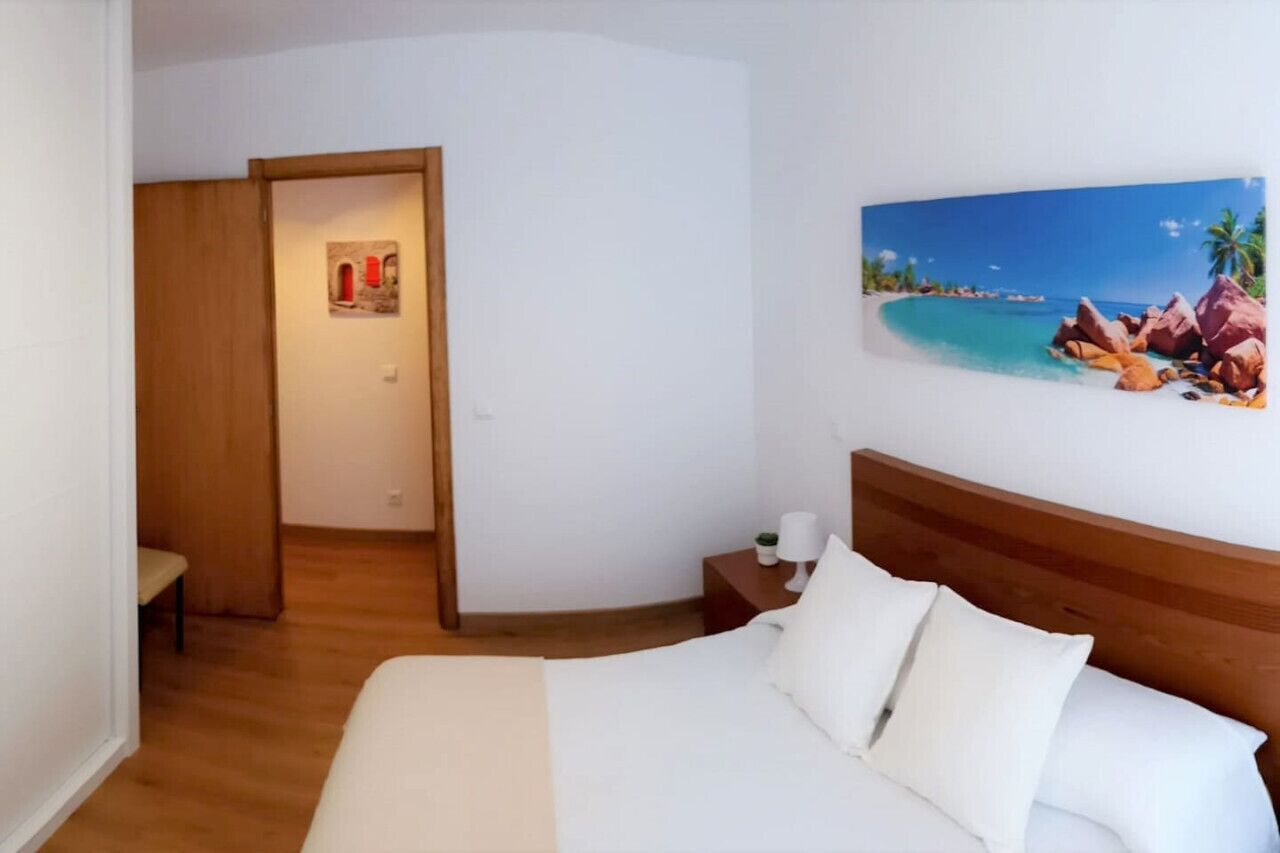 2 bedrooms, iron/ironing board, bed sheets