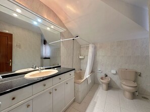 Bathtub, hair dryer, towels