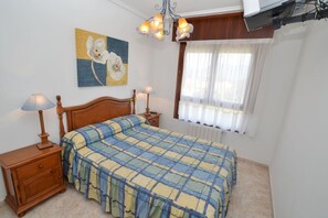 2 bedrooms, iron/ironing board, bed sheets