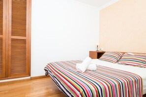 2 chambres, fer et planche à repasser, Wi-Fi gratuit, draps fournis