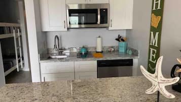 Fridge, microwave, stovetop, dishwasher