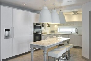Fridge, oven, coffee/tea maker, toaster