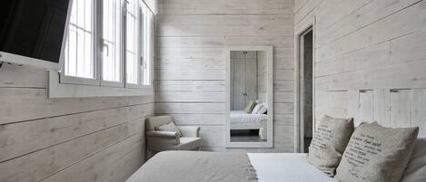 2 bedrooms, in-room safe, iron/ironing board, travel cot