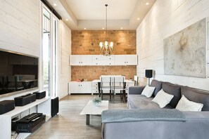 Télévision, chaîne hi-fi